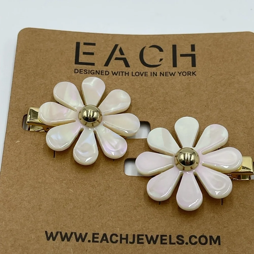 E A C H Flower Barrette Set
